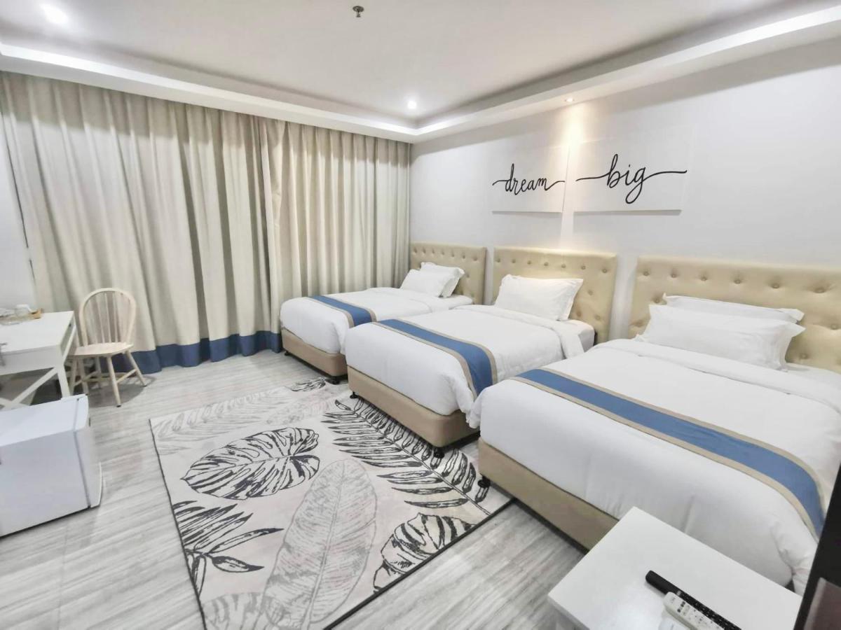 Hampton Suites Davao City Esterno foto