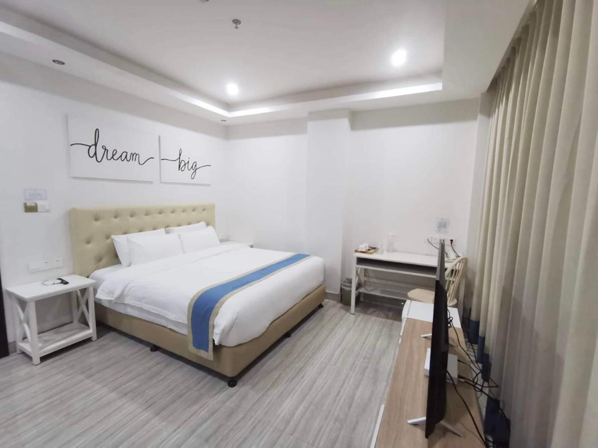 Hampton Suites Davao City Esterno foto