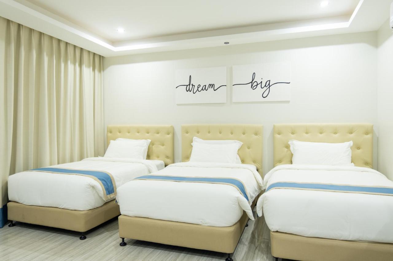 Hampton Suites Davao City Esterno foto
