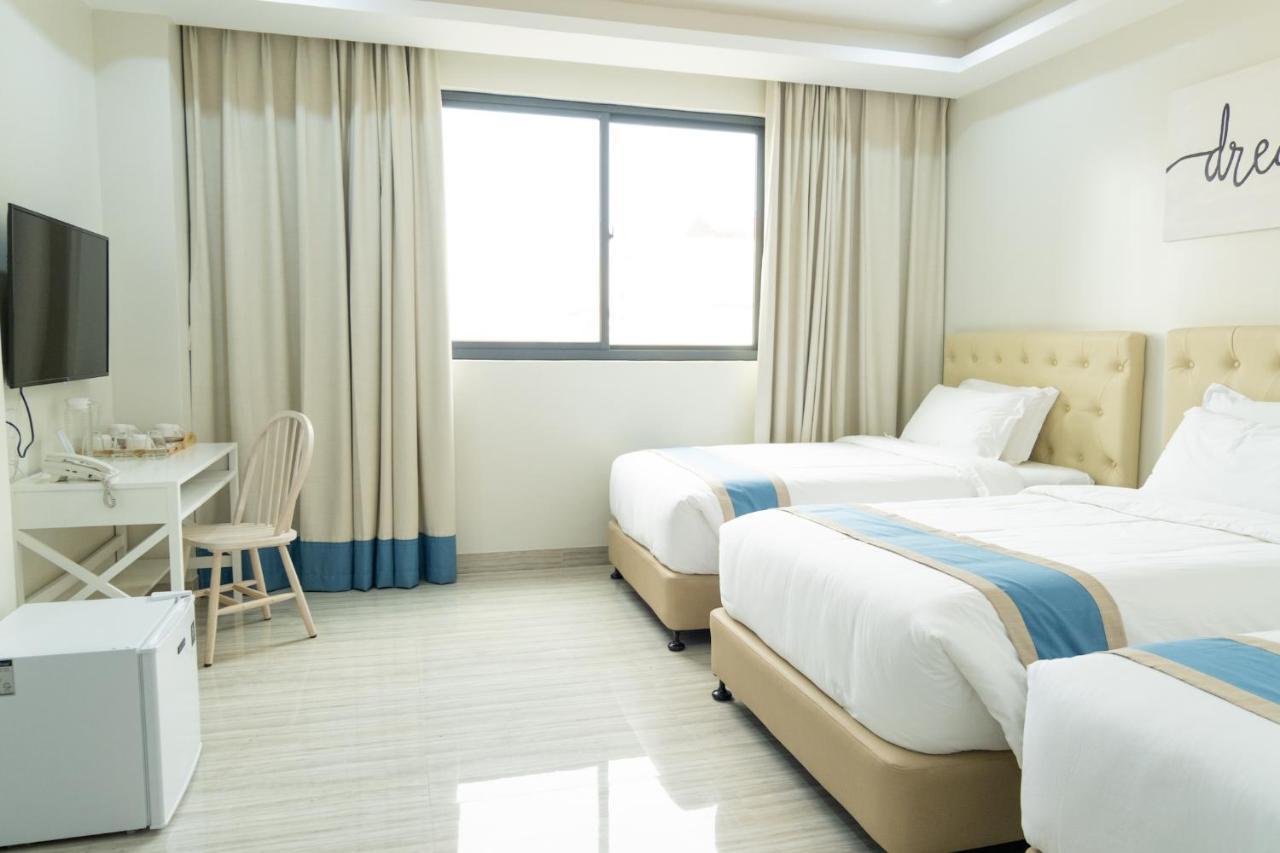 Hampton Suites Davao City Esterno foto