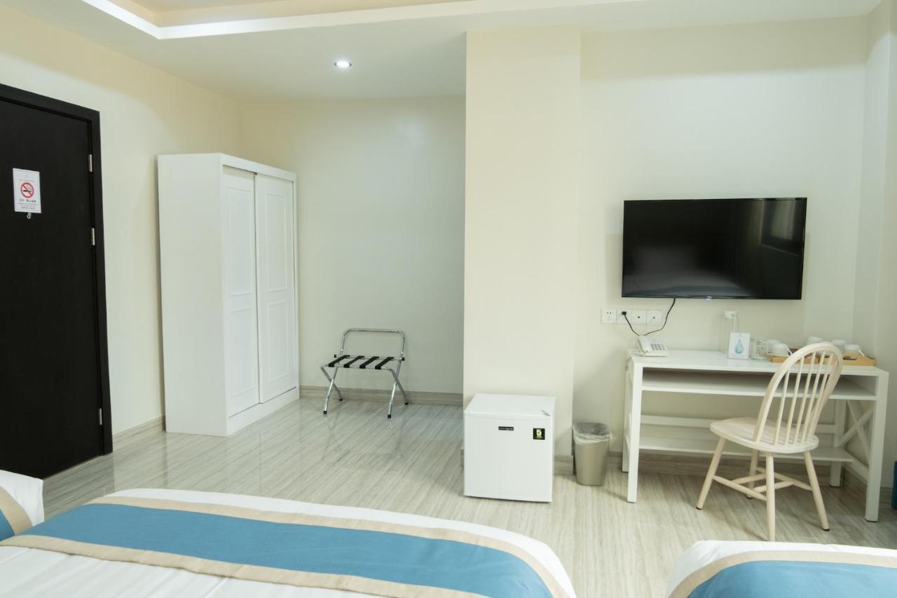 Hampton Suites Davao City Esterno foto