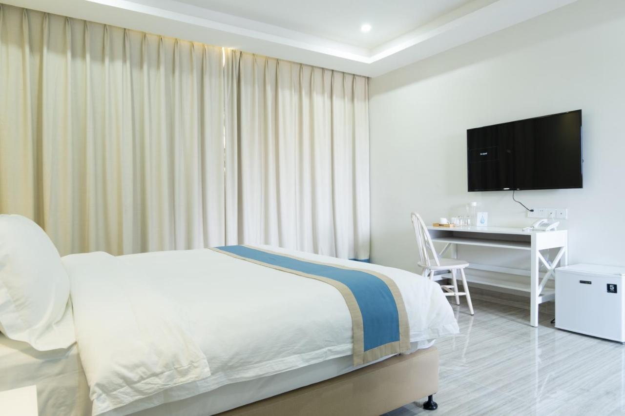 Hampton Suites Davao City Esterno foto