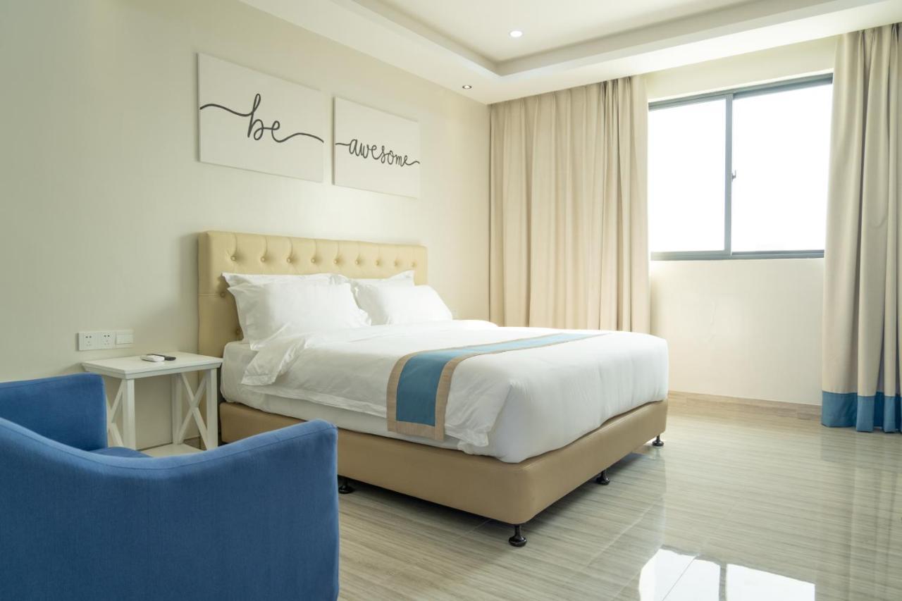 Hampton Suites Davao City Esterno foto