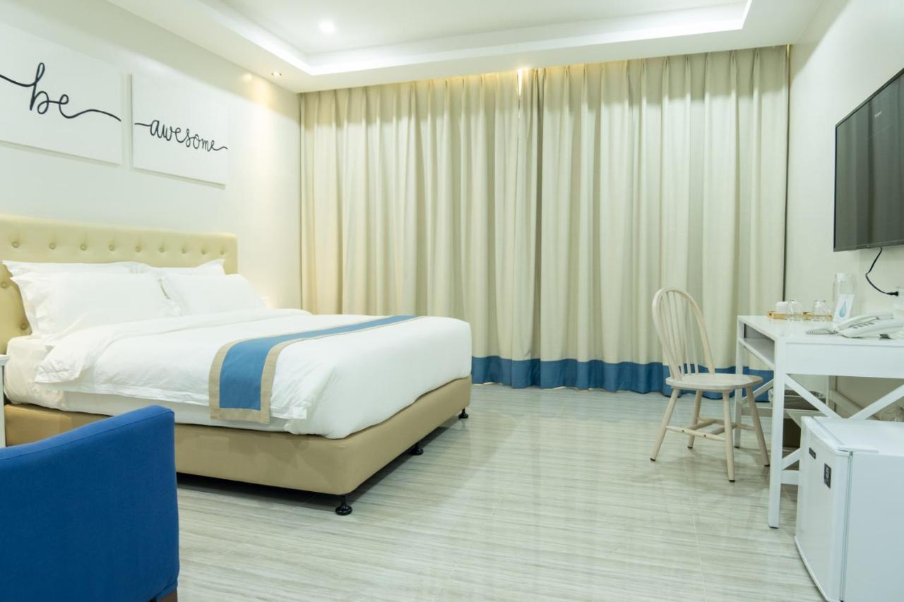 Hampton Suites Davao City Esterno foto