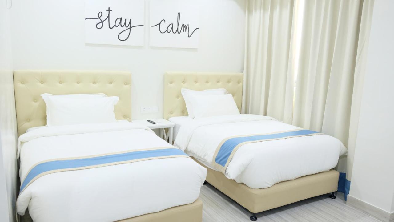 Hampton Suites Davao City Esterno foto