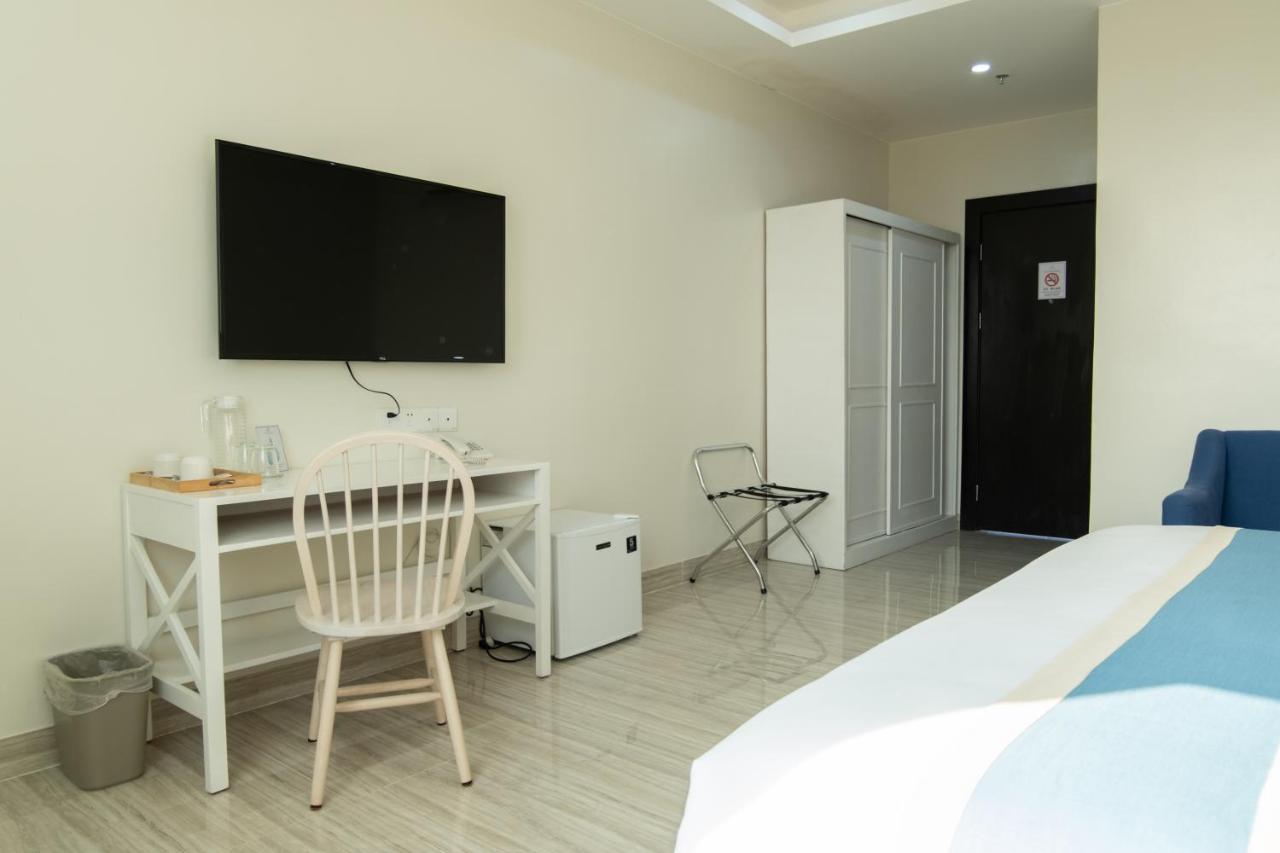 Hampton Suites Davao City Esterno foto
