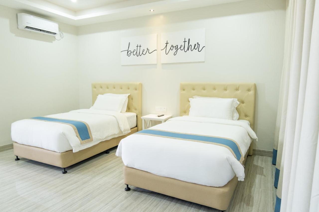 Hampton Suites Davao City Esterno foto