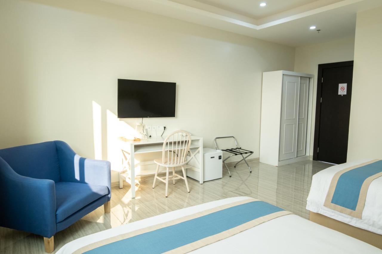 Hampton Suites Davao City Esterno foto