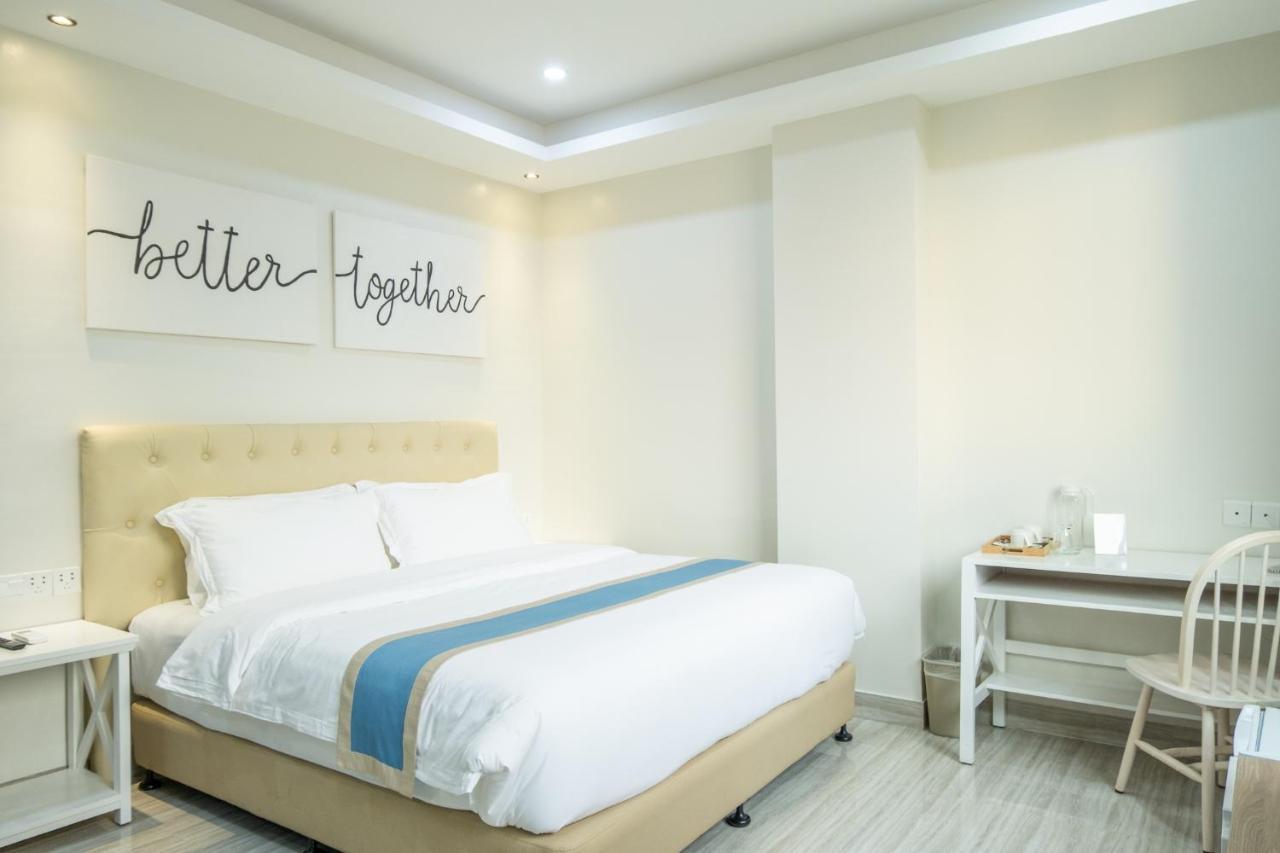 Hampton Suites Davao City Esterno foto